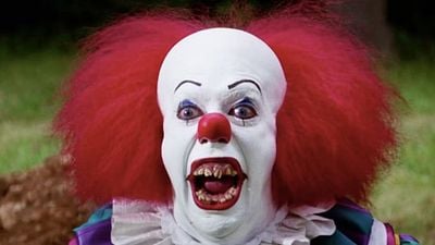 Imagem da notícia Tim Curry ficou tão assustador como Pennywise que precisou pedir desculpas a um ator mirim: "Ele tentava nos intimidar"