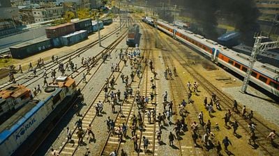 Imagem da notícia Nem Guerra Mundial Z, nem The Walking Dead: Presos em um trem bala, esses passageiros protagonizam o terror de zumbis mais sufocante da Netflix
