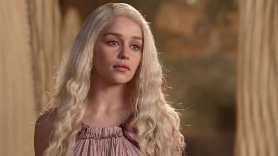 Imagem da notícia 6 anos após Game of Thrones, Emilia Clarke vai lançar thriller de espionagem com atores de Sandman e The White Lotus
