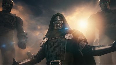 Imagem da notícia Este detalhe misterioso no trailer de Vingadores: Doutor Destino deixou os fãs intrigados sobre o retorno de um dos personagens mais controversos da Marvel