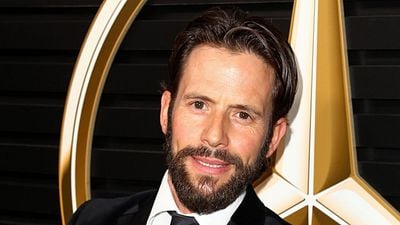 Imagem da notícia Morre Christian Oliver, ator de Speed Racer e Sense8, em acidente de avião com as filhas