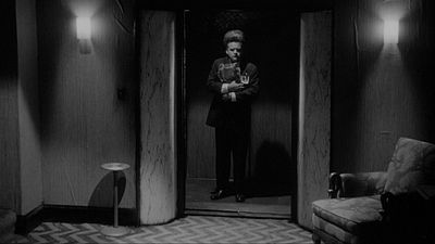 Imagem da notícia Para ver esta noite no streaming: Este clássico de terror surrealista é um dos filmes mais perturbadores já feitos!