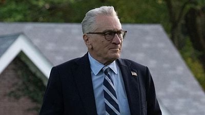 Imagem da notícia Esta minissérie de suspense da Netflix já foi vista 70 milhões de vezes: Uma lenda de Hollywood prova que não há limite de idade para salvar o mundo