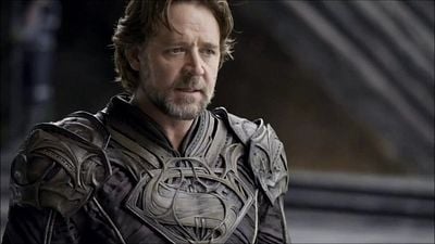 Imagem da notícia "Está aqui pelos motivos errados": Russell Crowe discorda de Dakota Johnson sobre impacto de filmes de super-herói na carreira de um ator