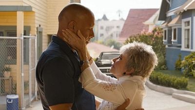 Imagem da notícia Aos 94 anos, ela estrelou filmes cult e ganhou 4 dos prêmios mais importantes da indústria: Uma das lendas mais antigas de Hollywood ainda está na ativa