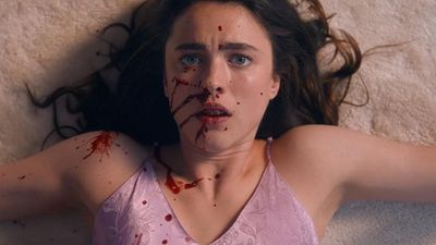 Imagem da notícia "Vai ficar comigo de uma forma horrível": Margaret Qualley ainda tem pesadelo com cena sangrenta de A Substância