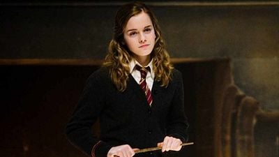 Imagem da notícia Emma Watson evitou os holofotes por 7 anos e agora está trabalhando em seu doutorado: "Ela se integra bem com os outros alunos"