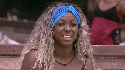 Imagem da notícia Por onde anda Adélia Soares? A grande rival de Ana Paula no BBB 16 já defendeu ex-peões de A Fazenda e foi associada à “máfia chinesa”