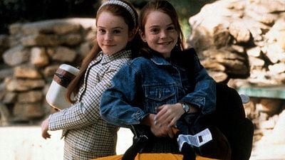 Imagem da notícia Quase 30 anos depois, assim está a "irmã gêmea" de Lidnsay Lohan em Operação Cupido