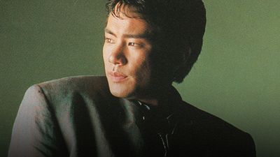 Imagem da notícia Sem capacete, você não o reconhece: Ícone dos anos 1980, este ator se aposentou cedo demais após briga com lenda das artes marciais