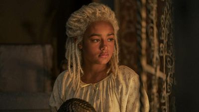 Imagem da notícia House of the Dragon: Por que Rhaena é a única Targaryen que não consegue montar um dragão?
