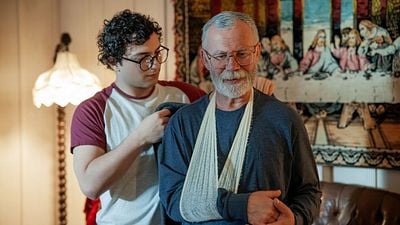 Imagem da notícia Tela Quente hoje (02/02): Filme Meu avô Stanislau tem ator de Malhação no elenco – e ele está irreconhecível!