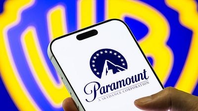 Imagem da notícia Adeus, Netflix! Paramount leva a melhor na compra da Warner após desistência do serviço de streaming de Bridgerton e Wandinha