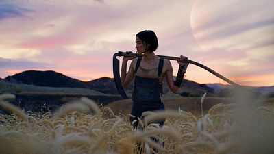 Imagem da notícia Por que Rebel Moon teve AQUELE final? Roteirista explica decisão - e afirma que foi ideia de Zack Snyder