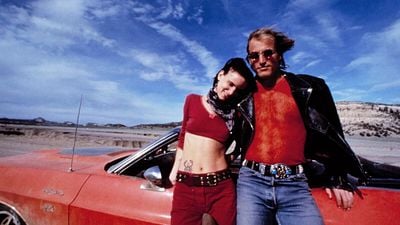 Imagem da notícia “Partiu meu coração”: Oliver Stone lamenta como a Warner Bros. cortou o polêmico Assassinos por Natureza para diminuir sua classificação indicativa