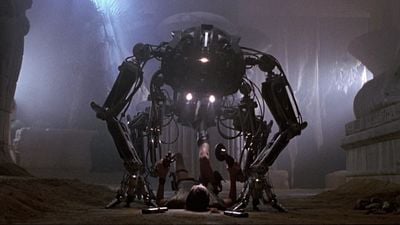 Imagem da notícia Este filme cult de aventura te entretém por 2 horas do início ao fim: Angelina Jolie brilha como protagonista