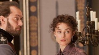 Filme que reúne Keira Knightley e Jude Law tem fotos divulgadas