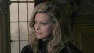 Imagem da notícia Michelle Pfeiffer negocia para filme de máfia dirigido por Luc Besson