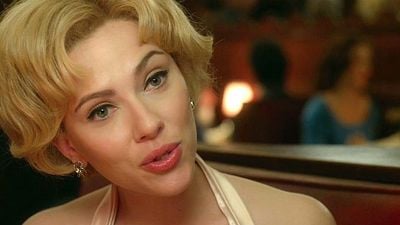 Imagem da notícia Scarlett Johansson preocupada com a cena do chuveiro em novo vídeo de Hitchcock