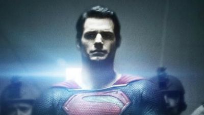 Imagem da notícia O Homem de Aço: Novo cartaz revela Superman algemado