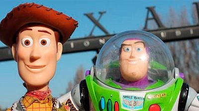 Imagem da notícia Fãs refilmam Toy Story com brinquedos de verdade! Assista aqui!