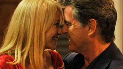 Imagem da notícia Comédia romântica com Pierce Brosnan ganha cartaz nacional