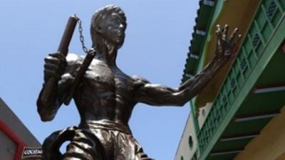 Bruce Lee ganha estátua de bronze em Chinatown