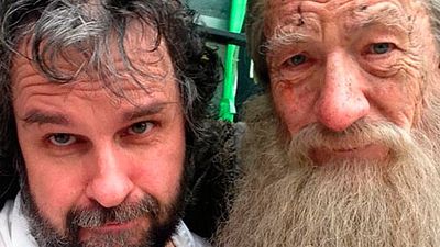 Imagem da notícia Peter Jackson e Ian McKellen se emocionam após filmarem a última cena de Gandalf em O Hobbit