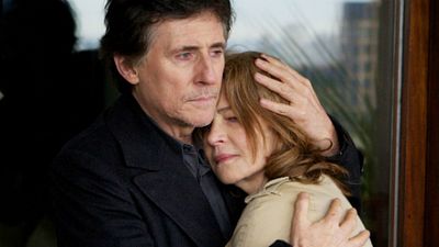 Imagem da notícia Exclusivo - Charlotte Rampling e Gabriel Byrne falam sobre o suspense Eu, Anna em vídeo legendado
