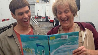 Imagem da notícia Veja Jim Carrey e Jeff Daniels nas primeiras imagens dos bastidores de Debi & Lóide 2