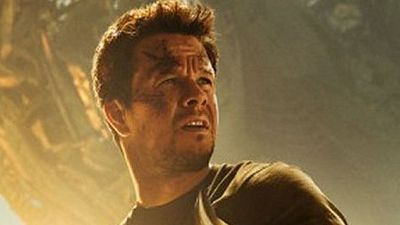 Imagem da notícia Mark Wahlberg estrela novo cartaz de Transformers: A Era da Extinção