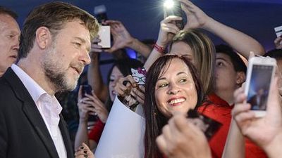 Imagem da notícia Leitores do AdoroCinema encontram Russell Crowe na pré-estreia de Noé