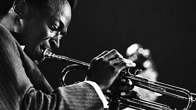 Imagem da notícia Estrelada e dirigida por Don Cheadle, cinebiografia de Miles Davis começará a ser filmada em julho