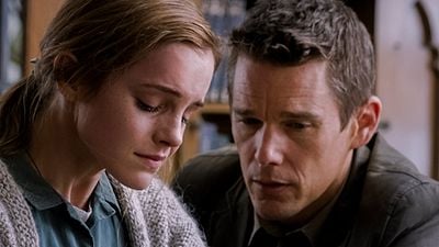 Imagem da notícia Emma Watson tenta conter as lágrimas na primeira imagem do drama Regression