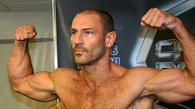 Imagem da notícia O ator Dave Legeno, de Harry Potter, é encontrado morto aos 50 anos de idade