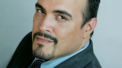 Imagem da notícia Gotham: Fox escala ator de Dexter como o mafioso Sal Maroni