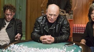 Imagem da notícia Veneza 2014: Ed Harris e Milla Jovovich estrelam adaptação moderna de Shakespeare