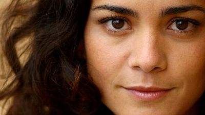 Imagem da notícia Alice Braga será chefe de um cartel de drogas na série Queen of the South