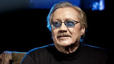 Imagem da notícia Morre, aos 77 anos, Glen A. Larson, criador de Magnum e Battlestar Galactica