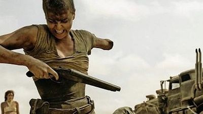 Imagem da notícia Novas imagens de Mad Max: Estrada da Fúria mostram Charlize Theron amputada e loucura apocalíptica