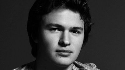 Imagem da notícia Novo filme de Edgar Wright pode contar com Ansel Elgort, Emma Stone e Michael Douglas