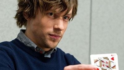 Imagem da notícia Elenco reunido na primeira foto oficial das filmagens de Truque de Mestre 2