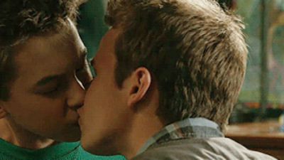 Imagem da notícia The Fosters exibe beijo gay entre personagens de 13 anos