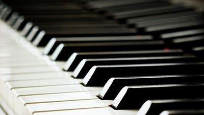 Imagem da notícia Cidades brasileiras irão receber o projeto Cinema Antigo com Piano ao Vivo