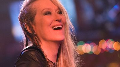 Imagem da notícia Meryl Streep mostra seu lado "estrela do rock" em novas imagens de comédia dramática