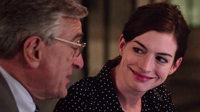 Imagem da notícia Robert De Niro é estagiário de Anne Hathaway no trailer da comédia The Intern
