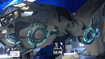 Imagem da notícia Vídeo exclusivo: Conheça as naves de tecnologia híbrida que serão vistas em Independence Day Resurgence