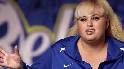 Imagem da notícia A Escolha Perfeita 2: Elenco fala sobre o novo desafio das Barden Bellas em entrevista legendada