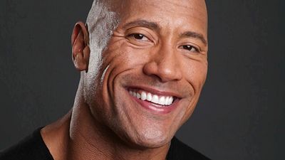 Imagem da notícia Dwayne Johnson faz pegadinha com fãs durante pausa nas filmagens de Central Inteligence