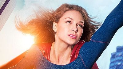 Imagem da notícia Supergirl voa alto e triunfante em novo cartaz da série